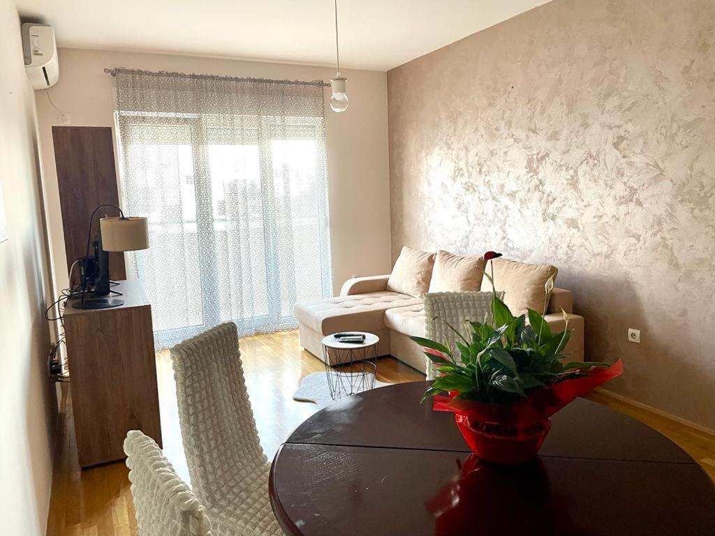 شقة Naki Apartman بودغوريتْسا المظهر الخارجي الصورة